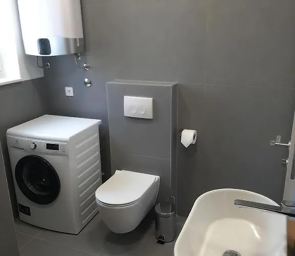 Aquarelle No 2 And 4 アパート *